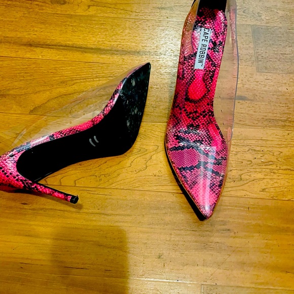 🔐Cape Robbin clear and snakeskin heels🔐 - Picture 2 of 3